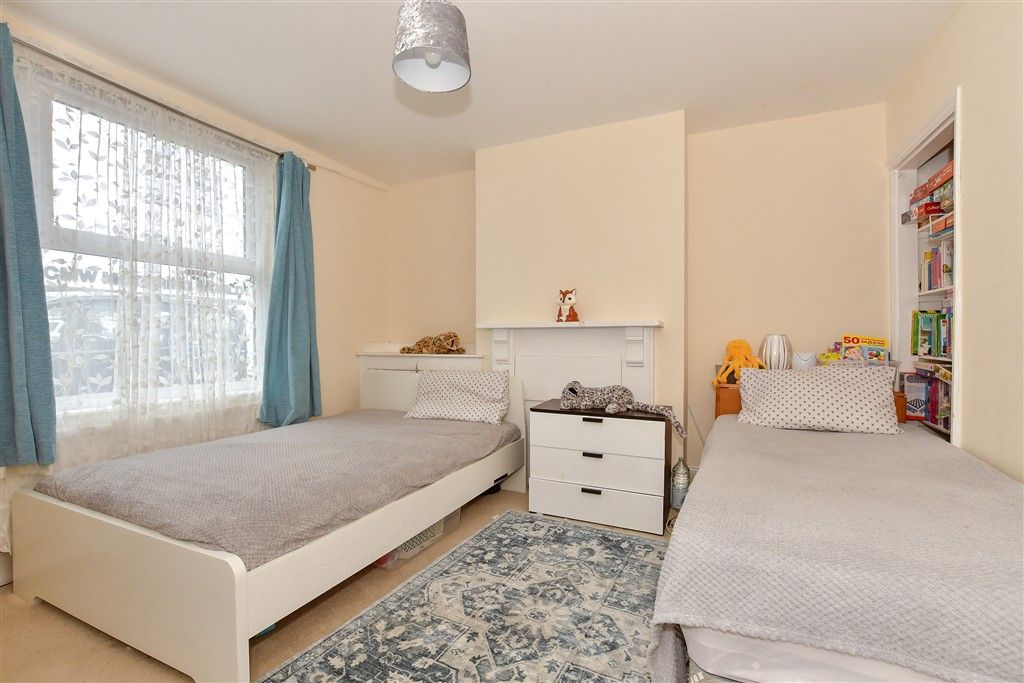 Property photo 3 of 8 Lounge