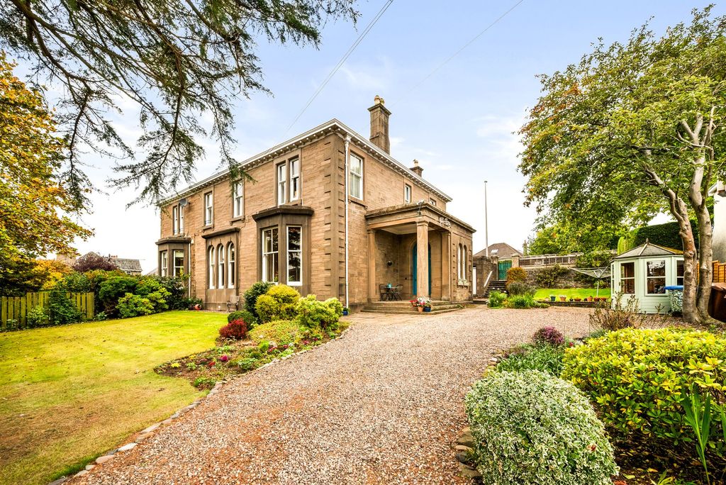 Property photo 1 of 28