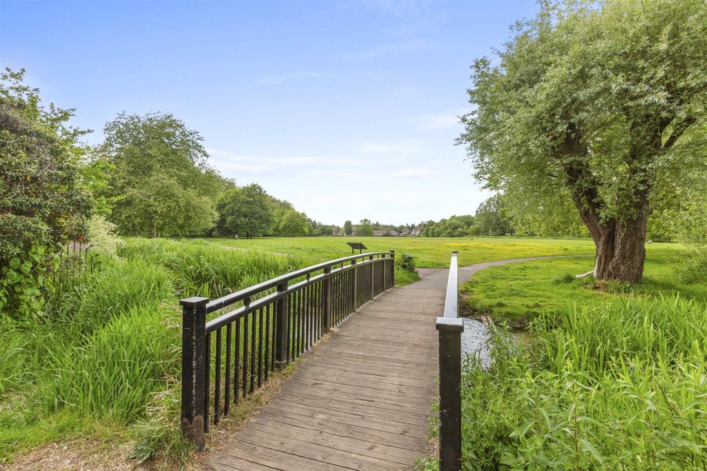 Property photo 3 of 12 Wye Gardens, Fryers Lane-1.Jpg