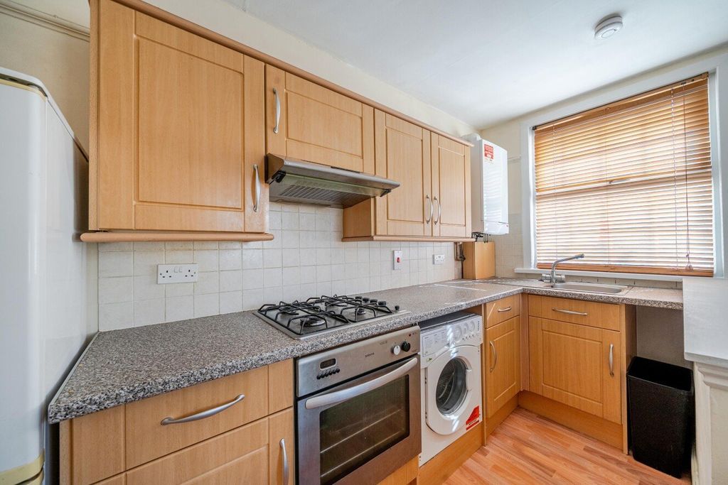 Property photo 2 of 5 1528701-8-1A0F218...
