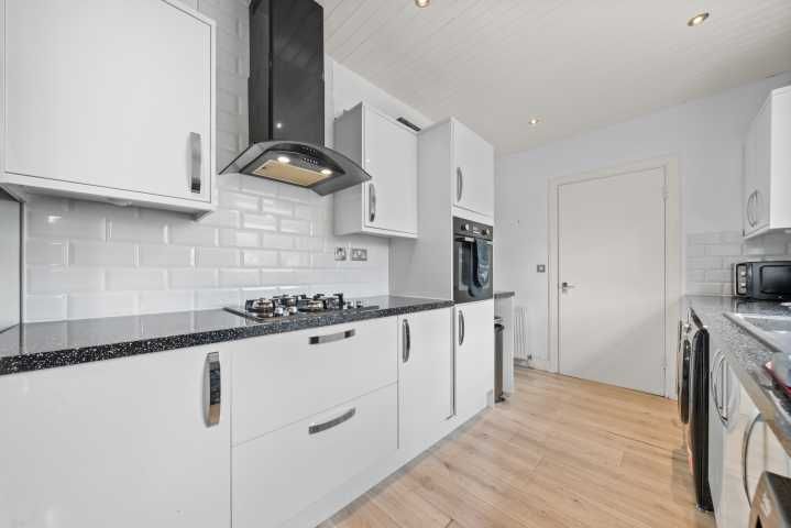 Property photo 3 of 28