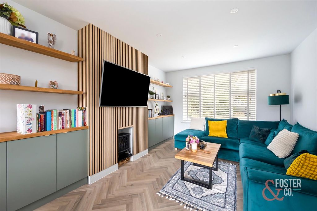 Property photo 3 of 26 King George VI Drive, 39-010.Jpg