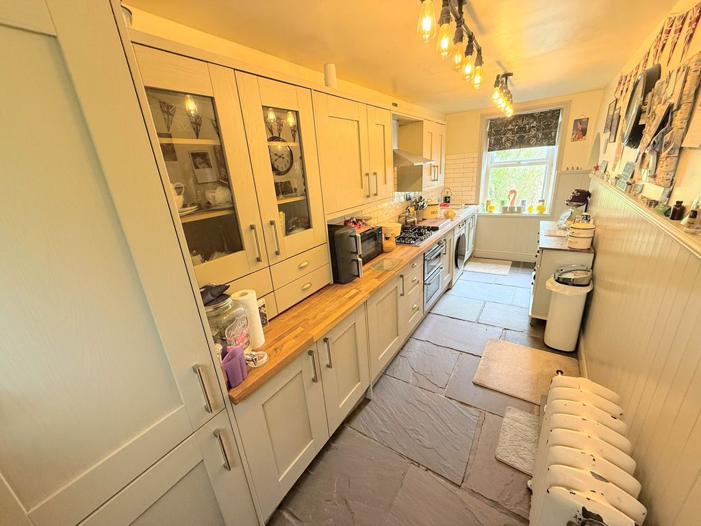 Property photo 2 of 36