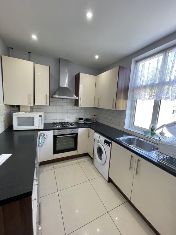 Property photo 1 of 12 Three Bedroom House To Rent