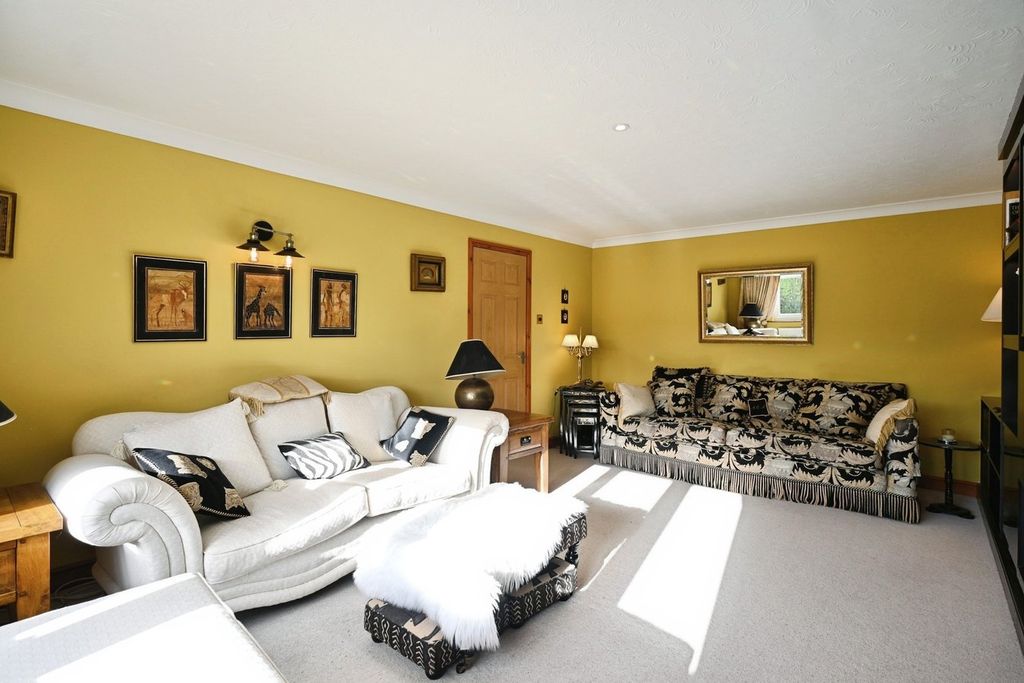 Property photo 3 of 27