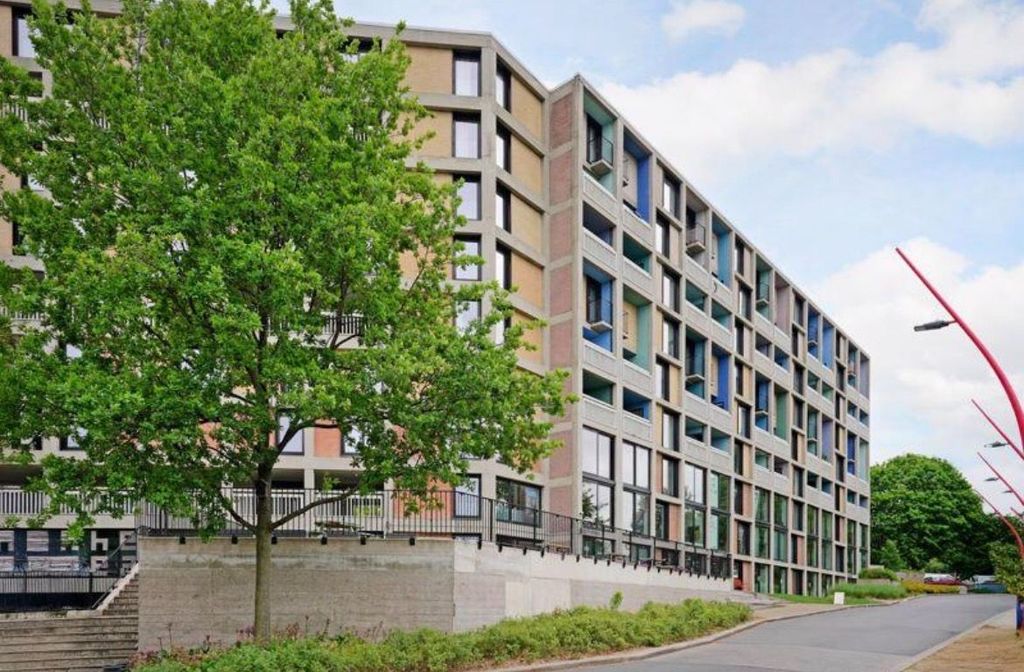 Property photo 2 of 31