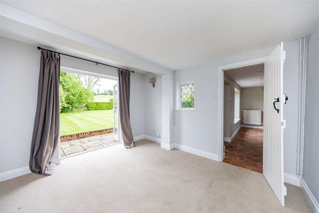 Property photo 3 of 20 Summerfields Cranleigh Road, Wonersh, Gu5 0Qy-11.J