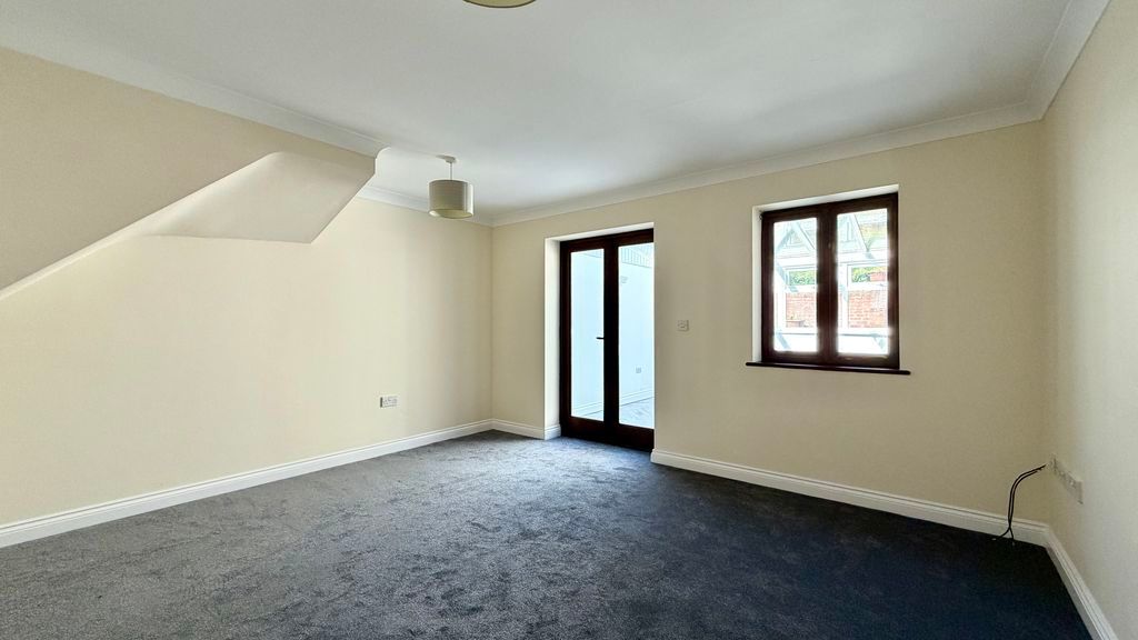 Property photo 3 of 15 Sitting Room