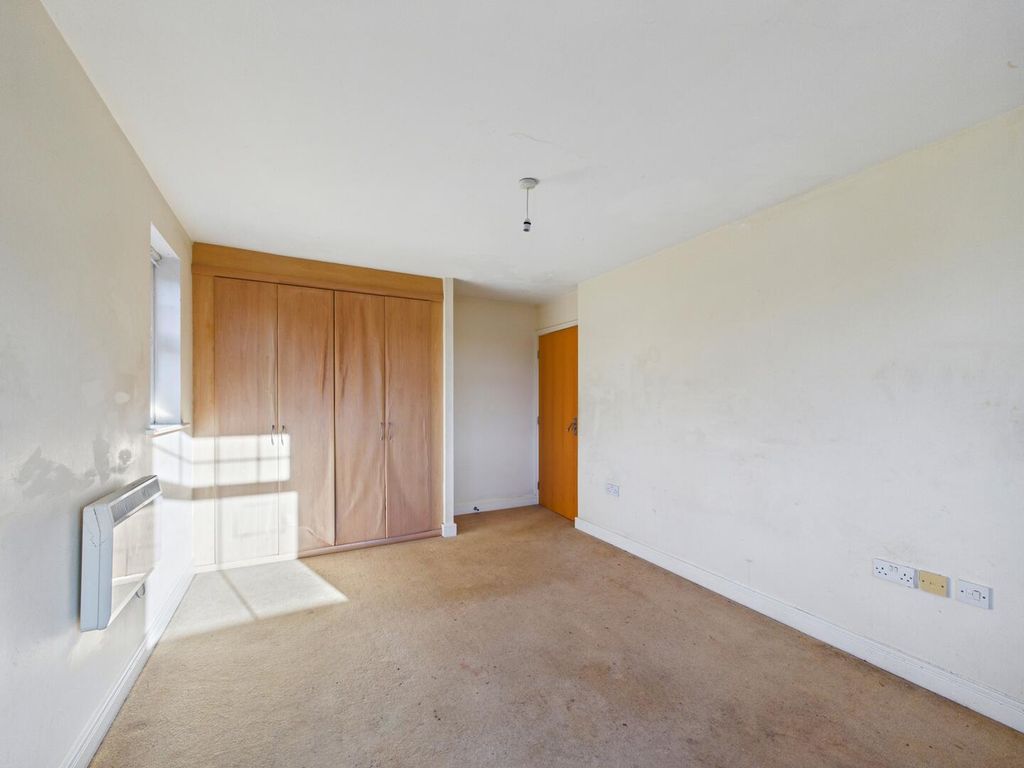 Property photo 2 of 10 Bedroom