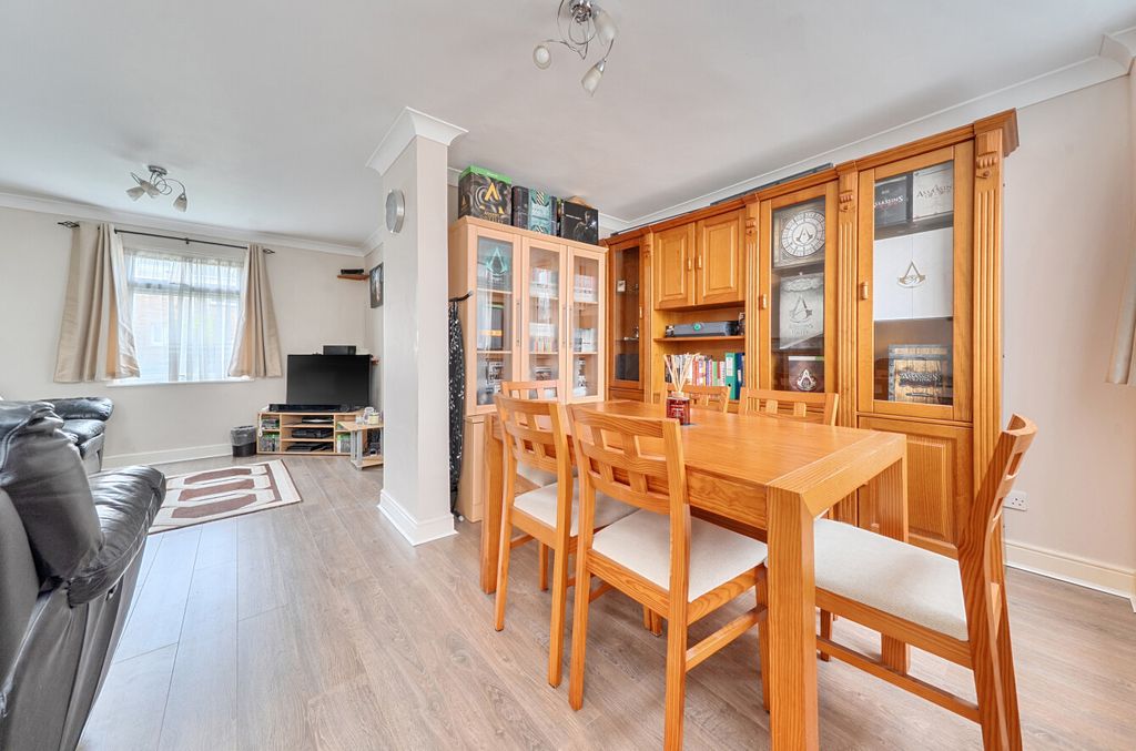 Property photo 3 of 15 1389022-7-69400B3...