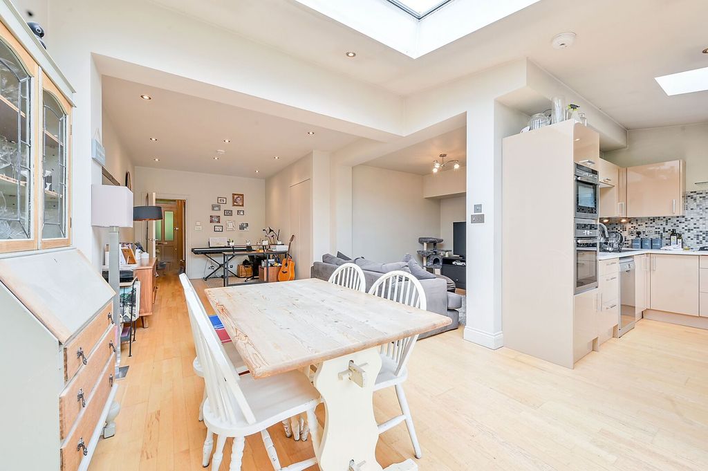 Property photo 3 of 11