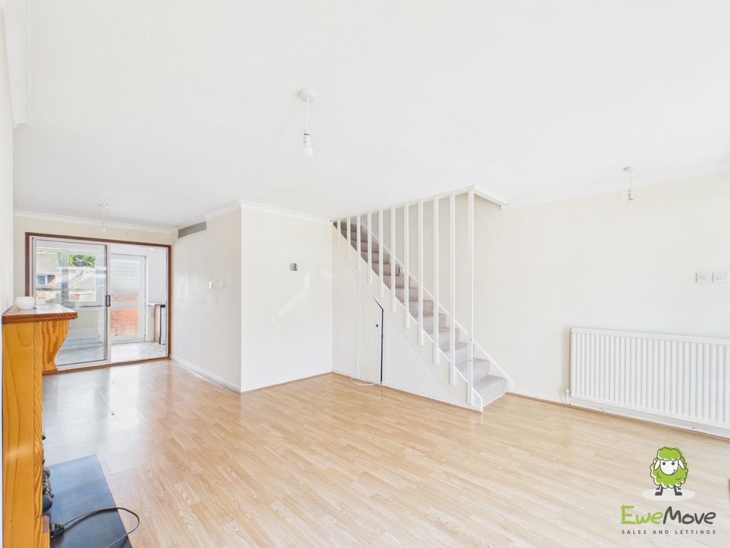 Property photo 3 of 12 Ewemove Estate Agents Basingstoke