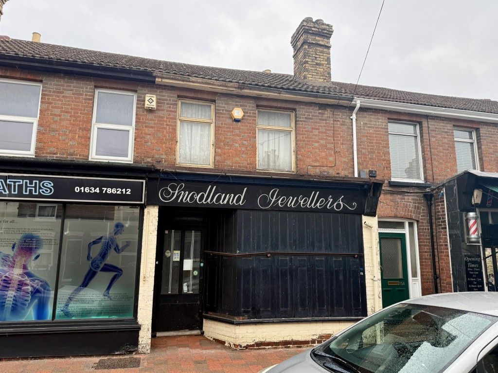 Property photo 1 of 10 Mid-Terrace Building