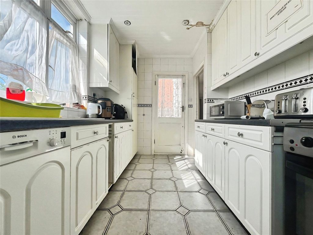 Property photo 3 of 10 Kitchen