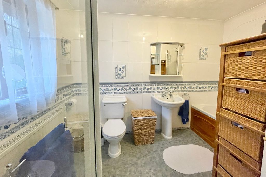 Additional image 16 of 4 bed detached house for saleSycamore Road, Farnborough GU14