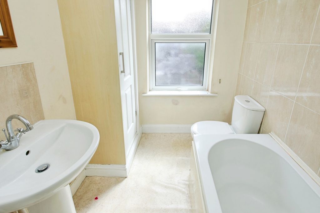 Property photo 3 of 15 Bathroom