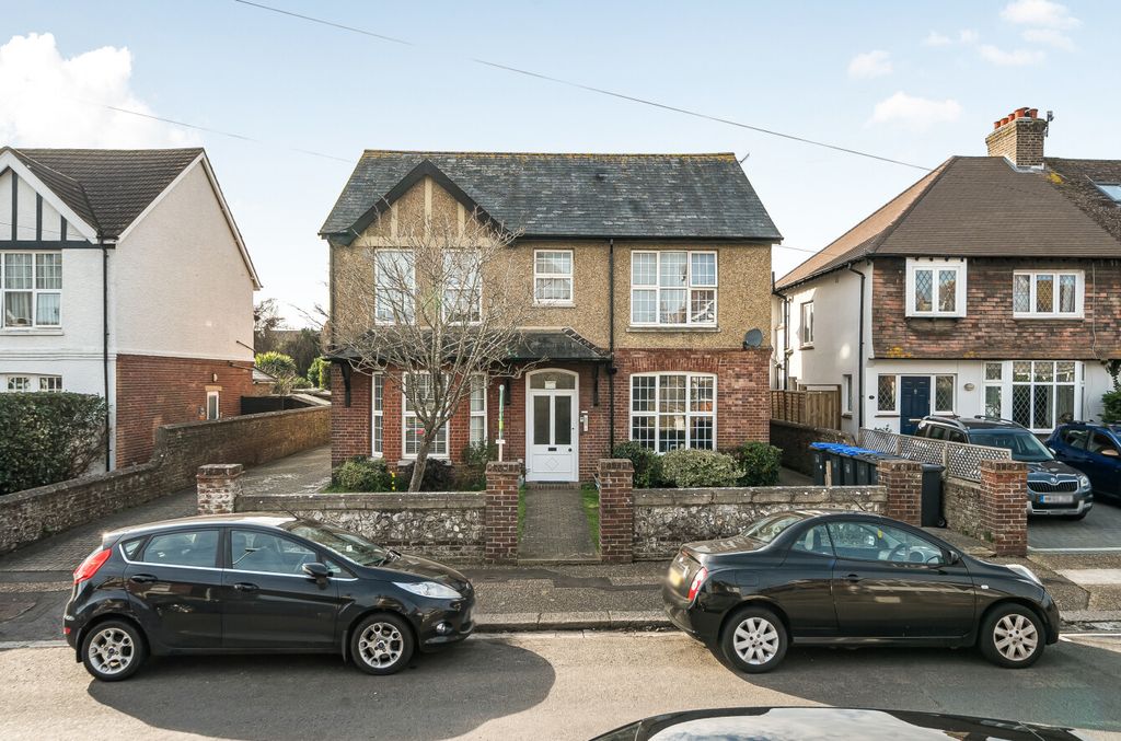 Property photo 1 of 12 1422916-2-69A6F19...