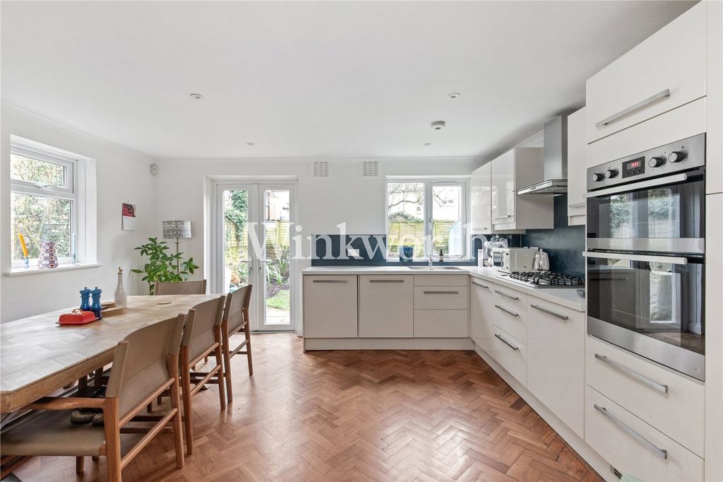 Property photo 3 of 18 Picture No. 08