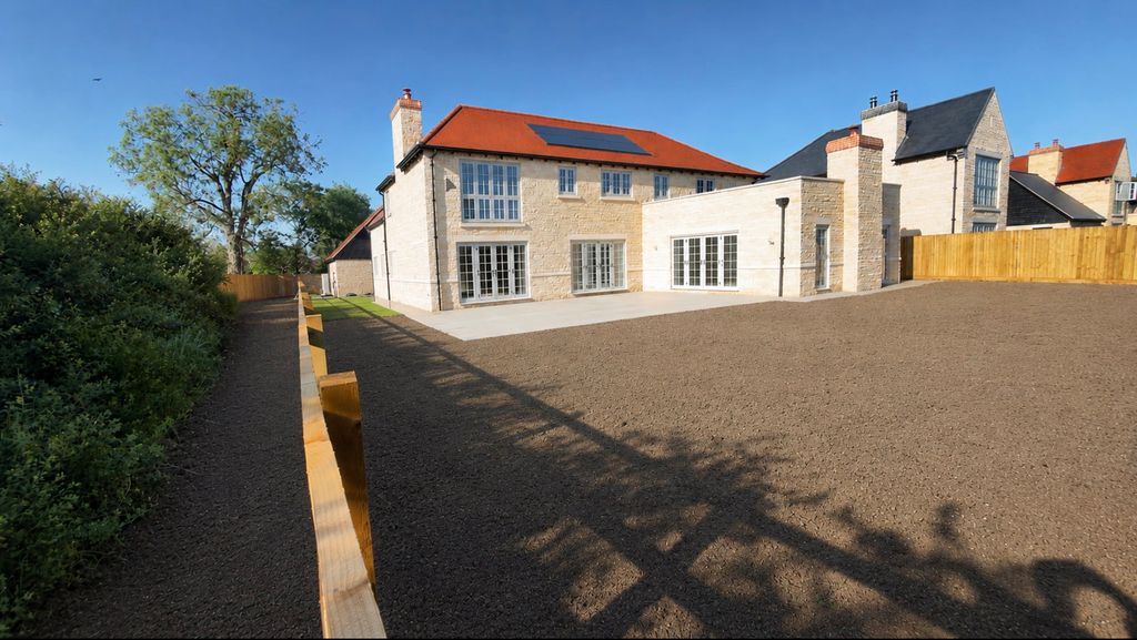 Property photo 3 of 18