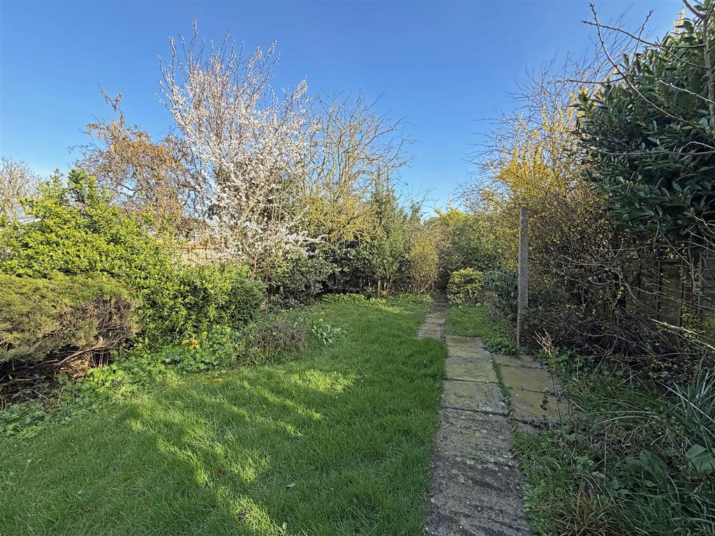 Property photo 2 of 11 Garden