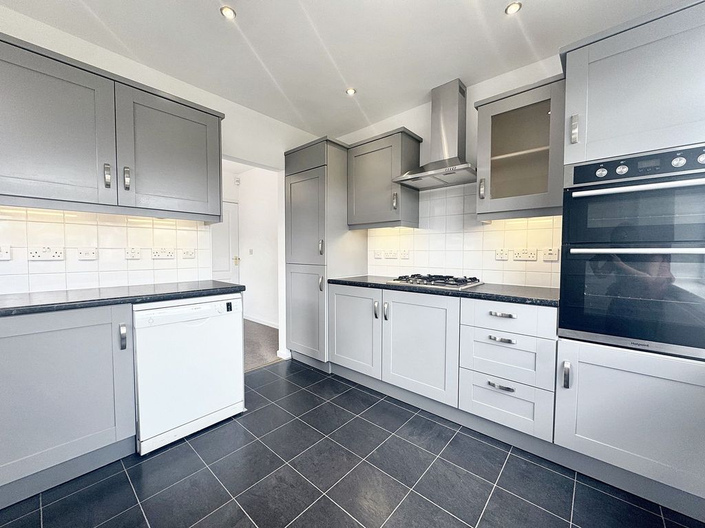 Property photo 2 of 33