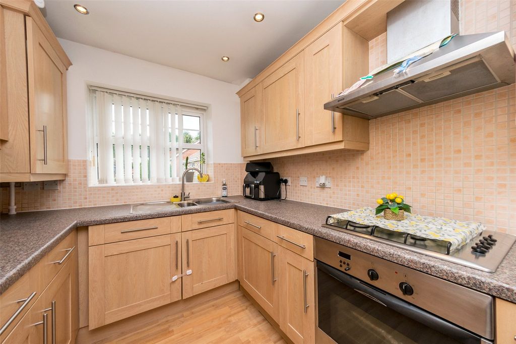 Property photo 3 of 21 Picture No. 11