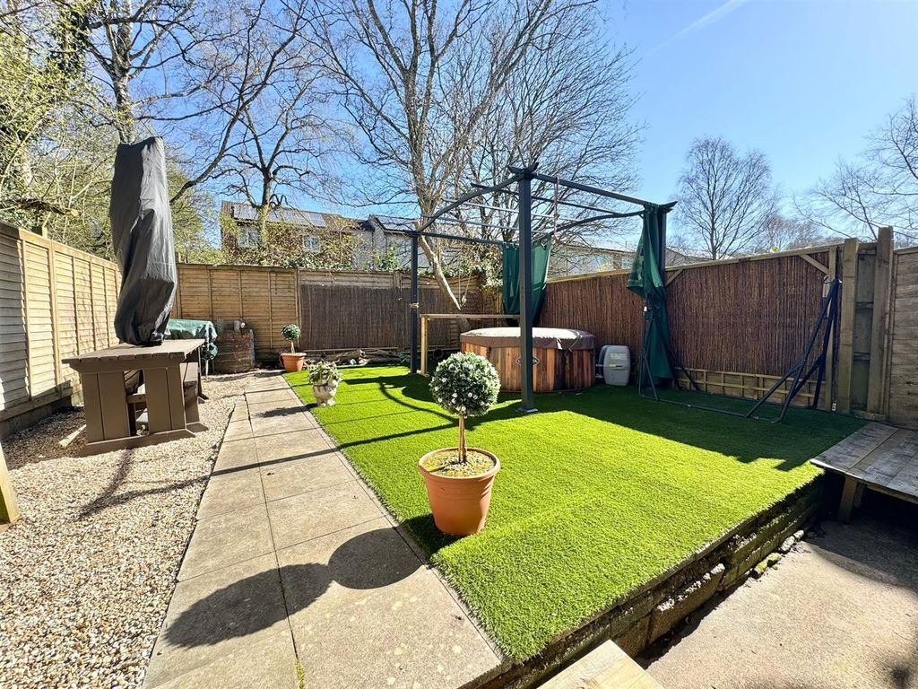 Property photo 2 of 13 Garden