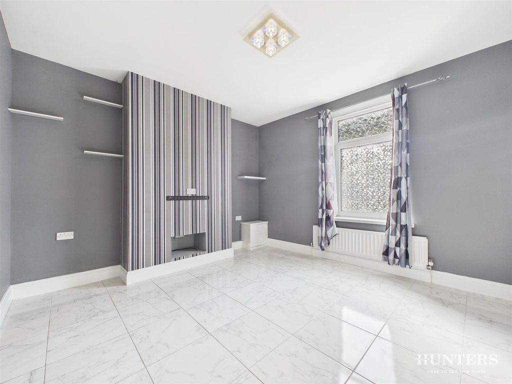 Property photo 3 of 18 Cam05287G0-Pr0171-Still004.Jpg