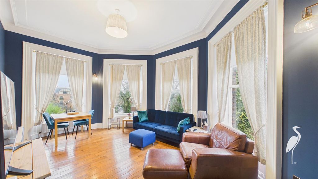 Property photo 2 of 21 Lounge