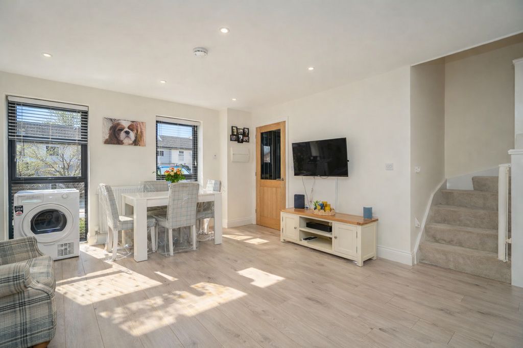 Property photo 3 of 21