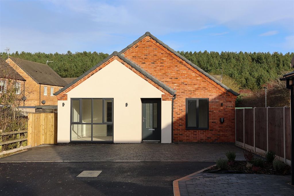 Property photo 1 of 26 Copper Beech Close-3.Jpg