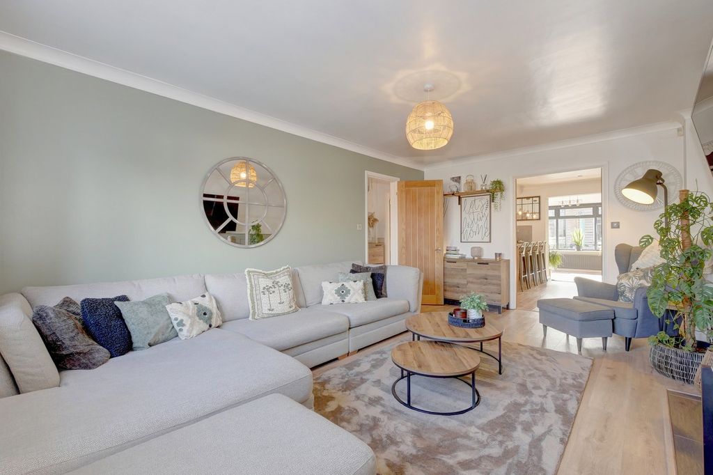 Property photo 3 of 38