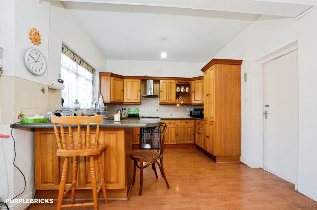Property photo 3 of 36