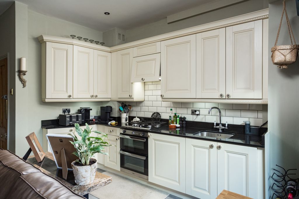 Property photo 3 of 14 Kitchen