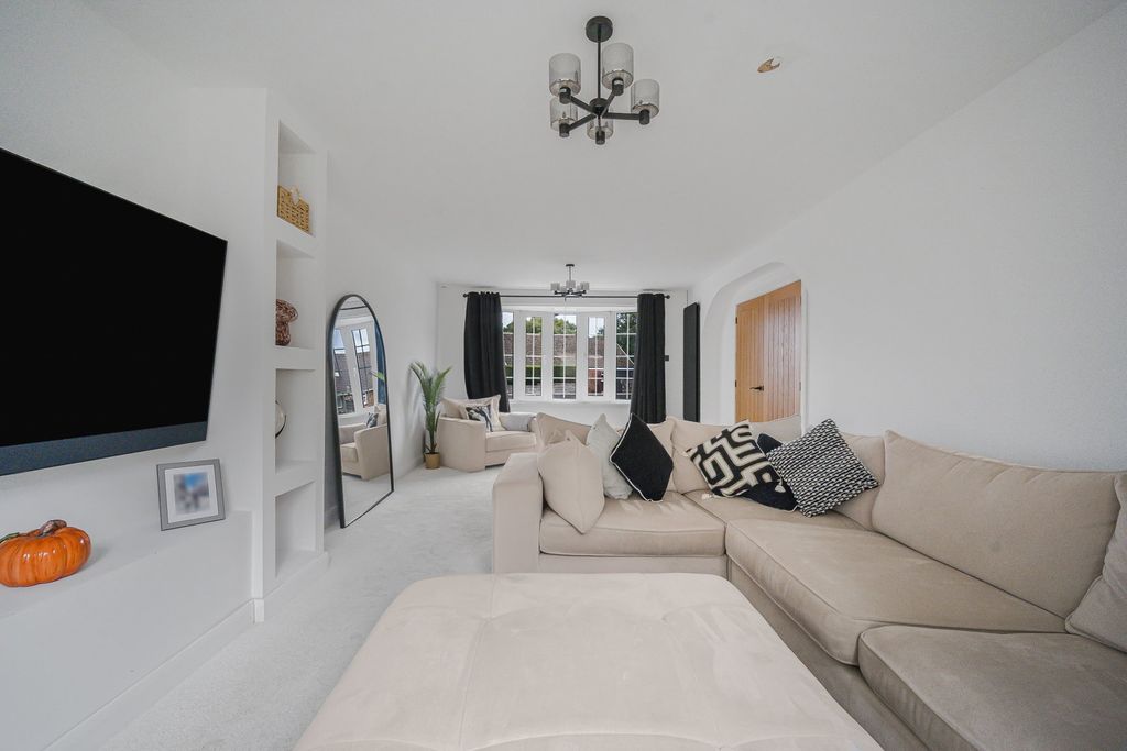 Property photo 3 of 43