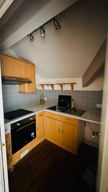 Property photo 3 of 7 Kitchen