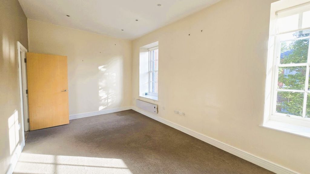 Property photo 2 of 16 Picture No. 18