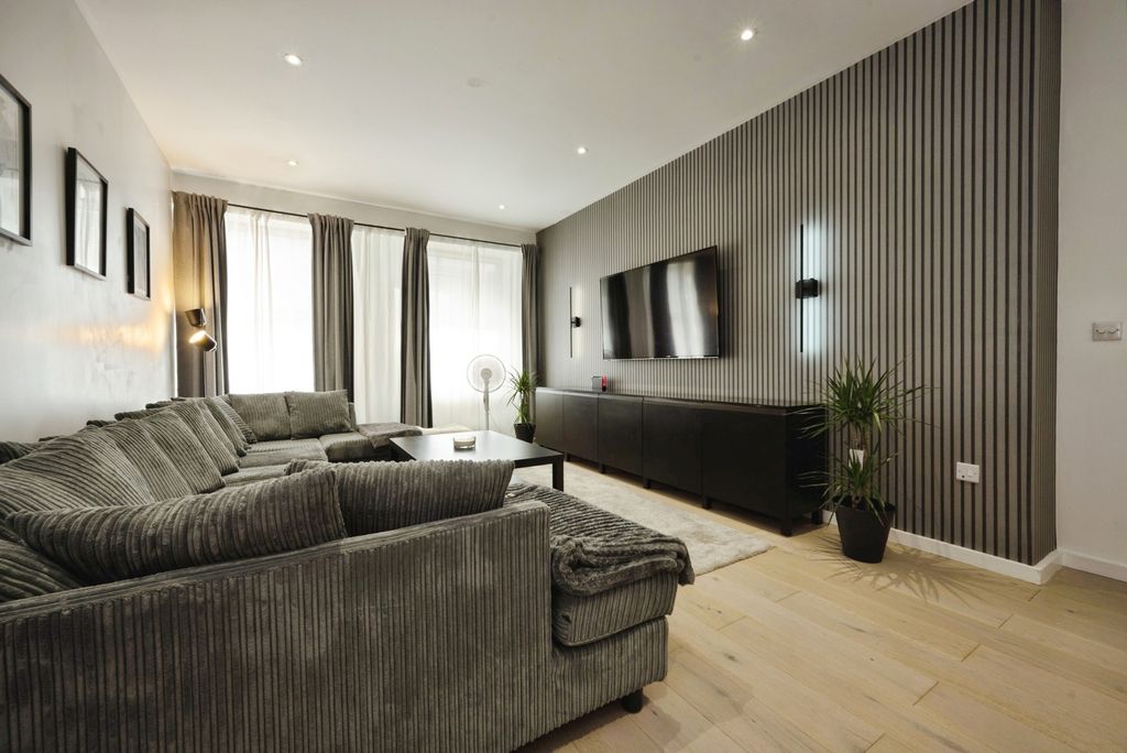 Property photo 3 of 15 Pbox-Img.Jpg