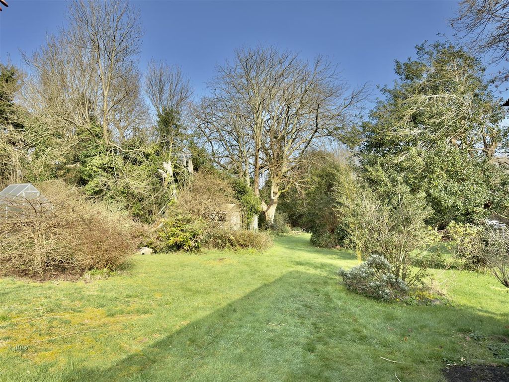 Property photo 3 of 17 03 - Mature Gardens.Jpeg