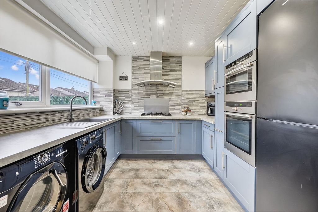 Property photo 3 of 26