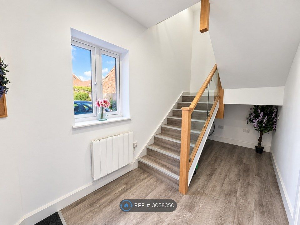 Property photo 2 of 14 Communal Entrance Hall