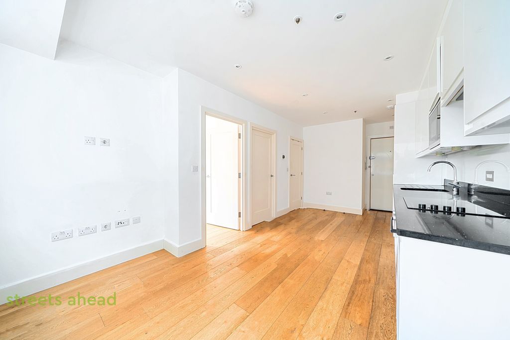 Property photo 3 of 22 1Eccfe36-Cbcb-4A5...