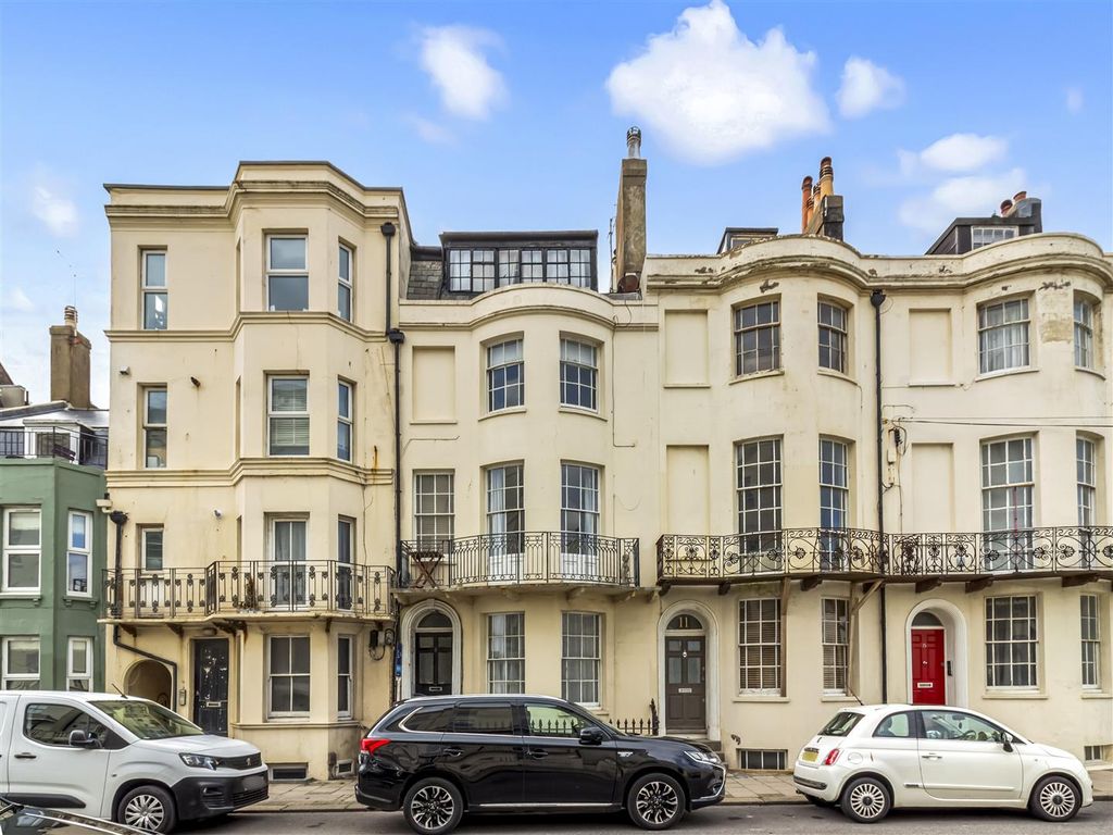 Property photo 1 of 7 Flat 2 9 West Buildings-007.Jpg