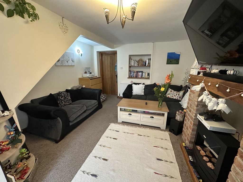 Property photo 3 of 12