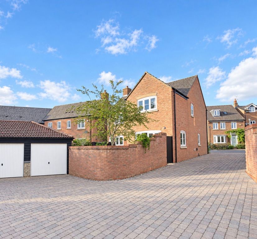 Property photo 3 of 42