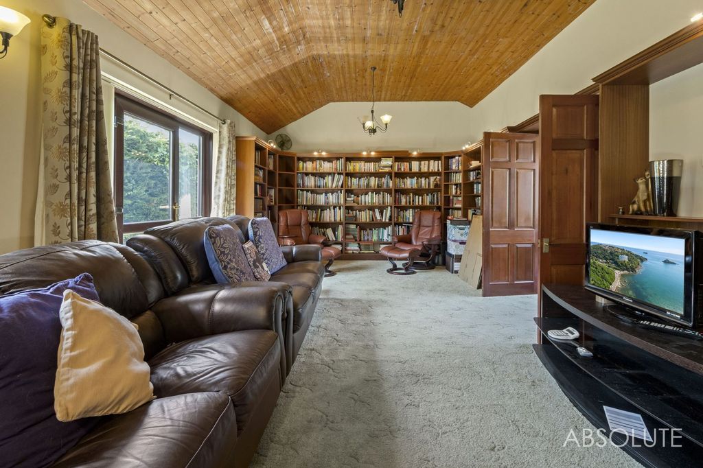 Property photo 3 of 20