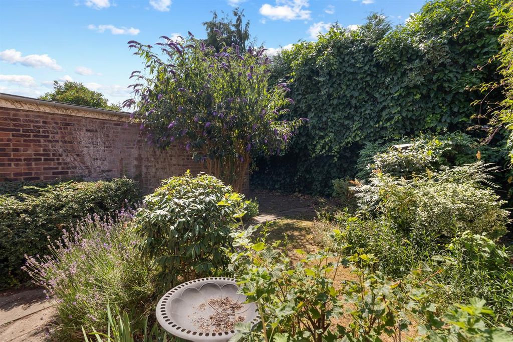Property photo 2 of 11 Photo 3