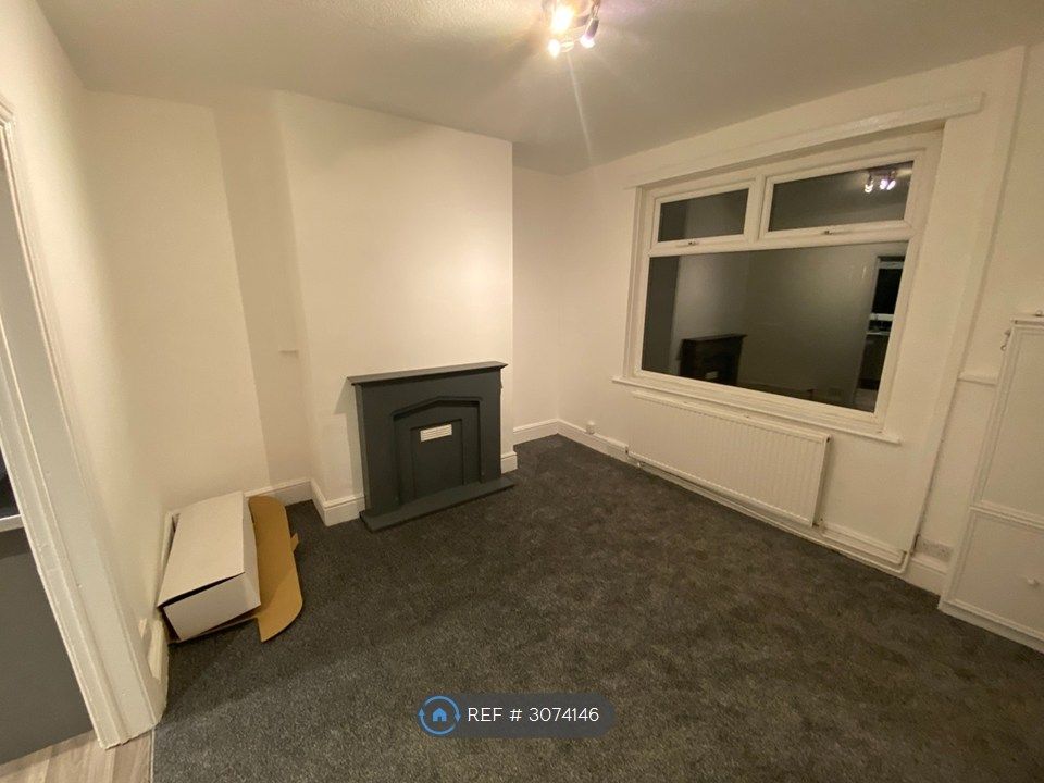 Property photo 3 of 13 Lounge