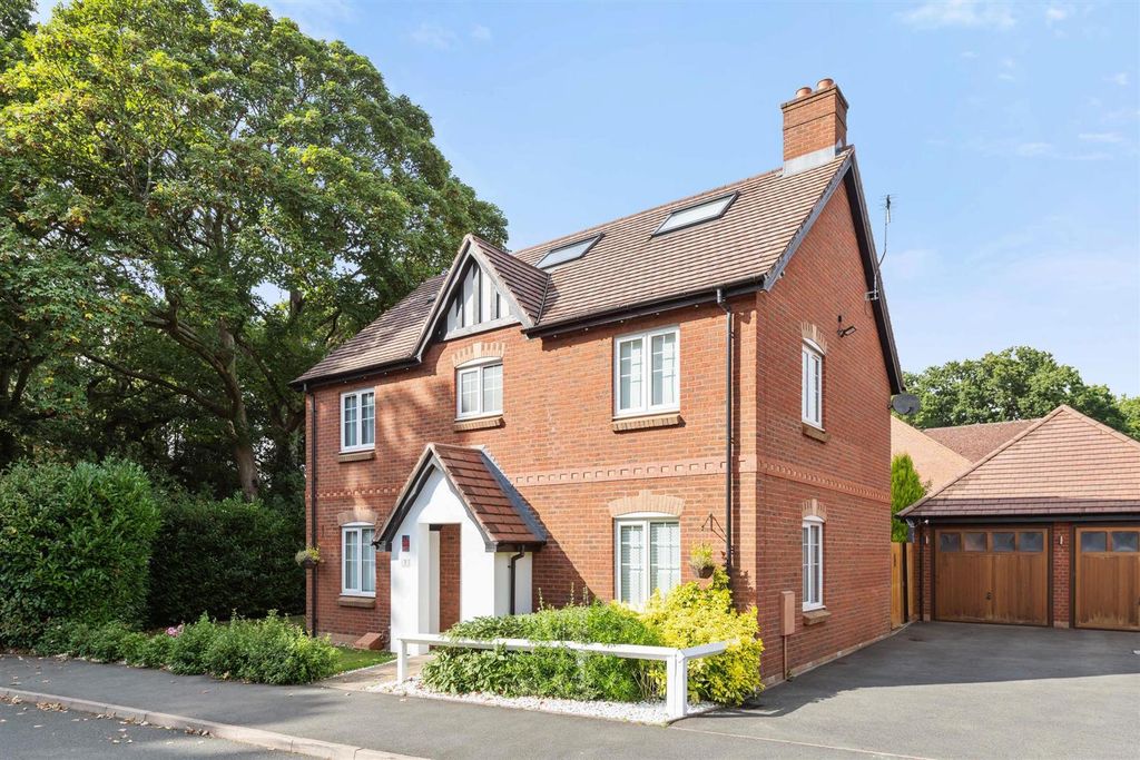 Property photo 1 of 20 1 St Phillips Grove, Bentley Heath, B93 8Fe_28.Jpg