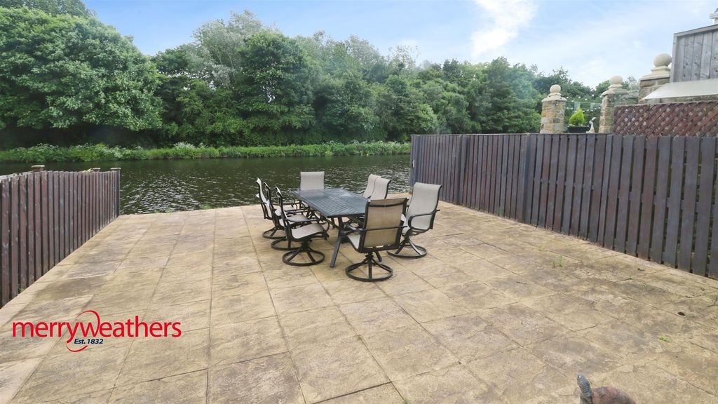 Property photo 3 of 18